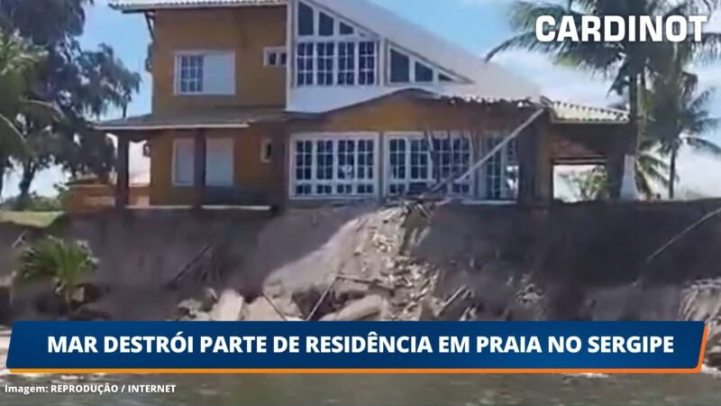 Mar destrói parte de residência em praia no Sergipe