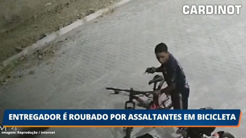 VÍDEO: Entregador é roubado por assaltantes em bicicleta