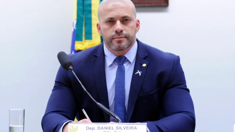 Alexandre de Moraes concede liberdade condicional a Daniel Silveira, que usará tornozeleira eletrônica e cumprirá outras restrições