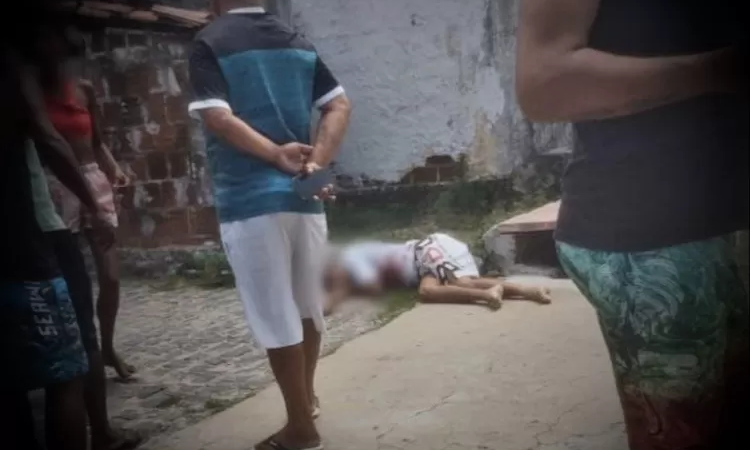 Jovem de 21 anos é assassinado a tiros durante bloco carnavalesco em Itapissuma