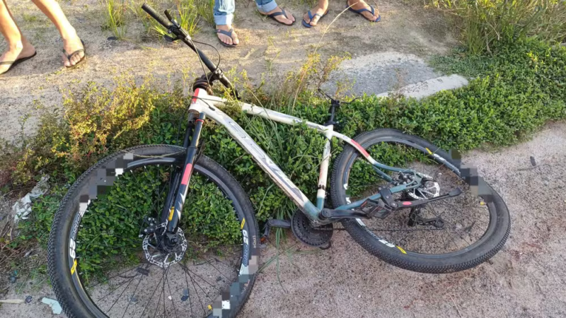 Ciclista morre atropelado por carro na BR-232, no Recife, a caminho do trabalho