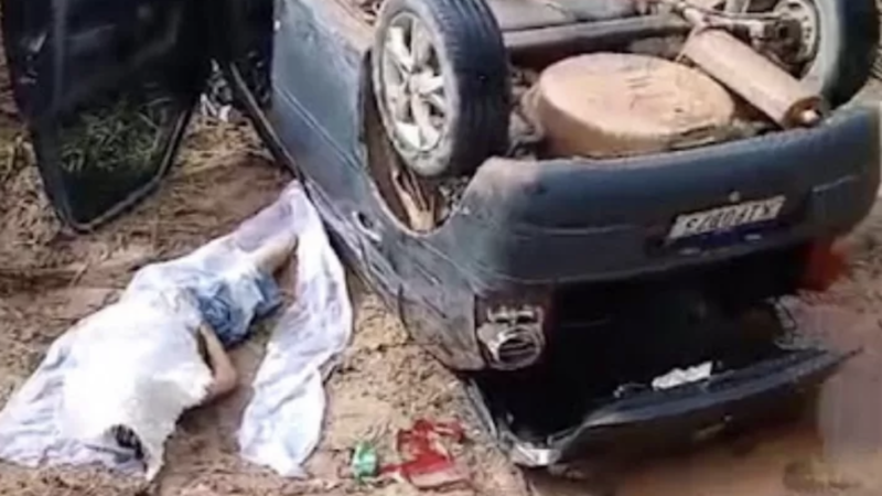 Motorista morre após carro capotar e cair em ribanceira na PE-60, em São José da Coroa Grande