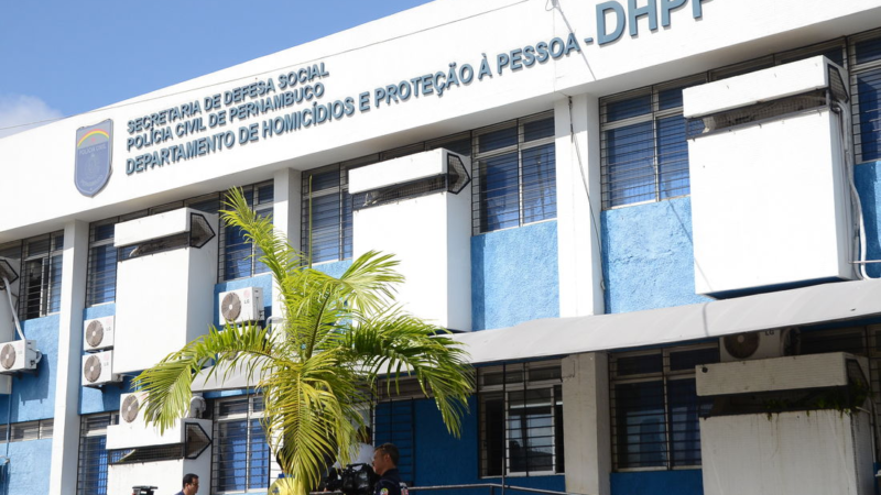 🚨 Policial militar é preso em flagrante após matar companheira a tiros em Jaboatão