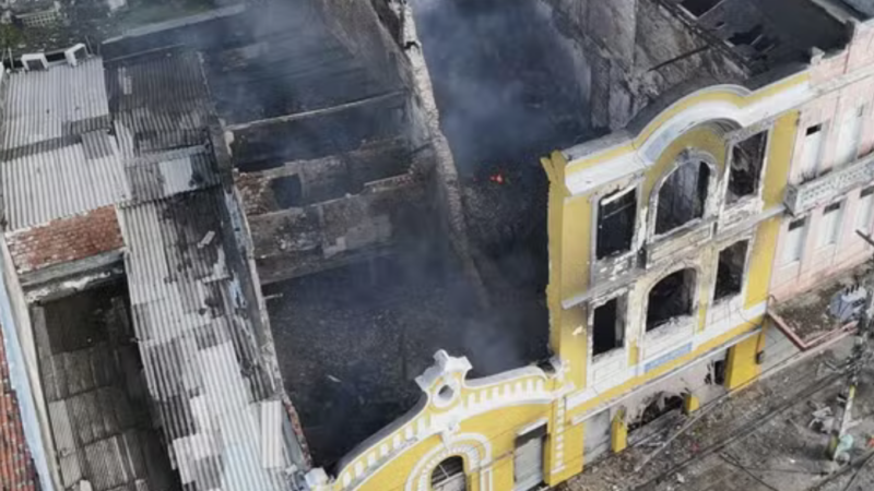 🔥 Centro do Recife em Alerta: Incêndio no antigo Cine Glória interdita 13 imóveis e deixa ruas bloqueadas
