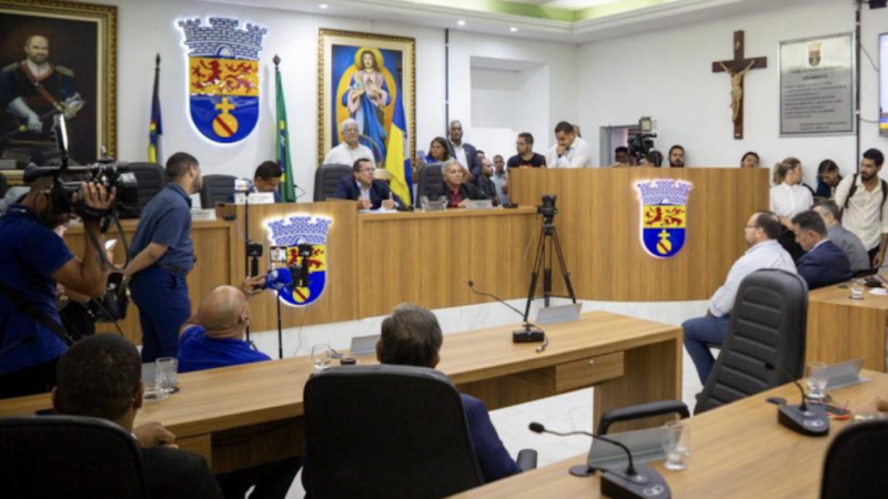“Fora Mirella” x “Fora PT”: Câmara de Olinda enterra pedido de impeachment da prefeita por 13 a 2