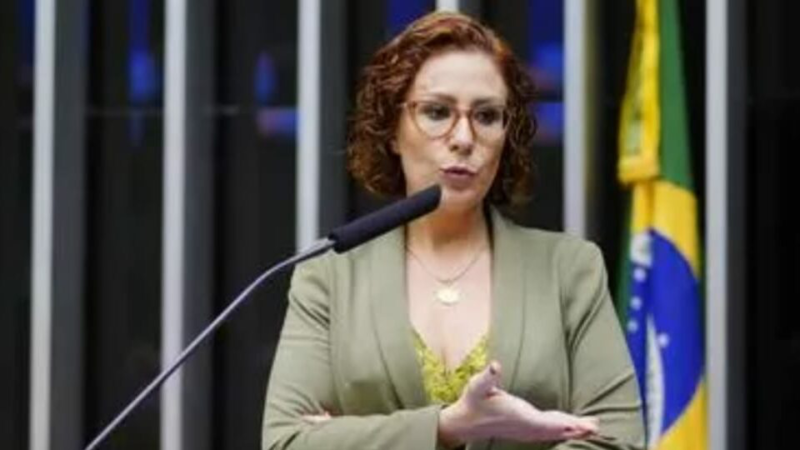 🔴 Exclusivo: Carla Zambelli deixa o Brasil após condenação e anuncia que vai pedir licença do mandato