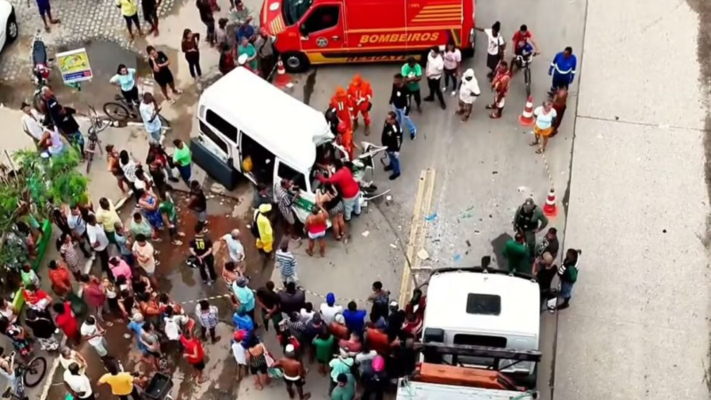 💥 Tragédia na PE-05: motorista morre preso às ferragens após Kombi bater de frente com caminhão em São Lourenço da Mata