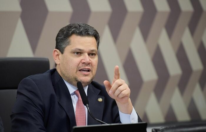 🔻 Alcolumbre bate o martelo: impeachment de Moraes não vai para o jogo, apesar da pressão da família Bolsonaro