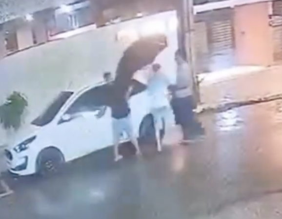 🚨 Carroceiros assaltam motorista por app em Setúbal e deixam carroça no local: moradores revoltados!