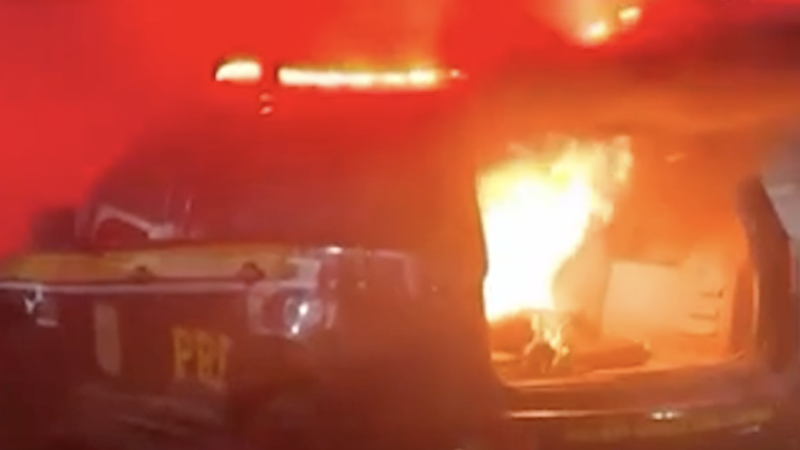 🔥 PRESO ATEIA FOGO EM VIATURA DA PRF DURANTE CONDUÇÃO EM OURICURI