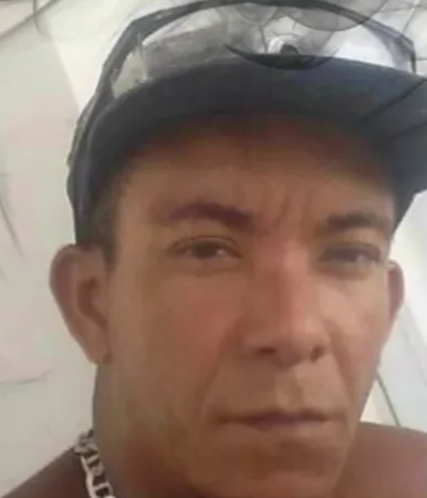 🩸 EXECUÇÃO EM PLENA PRAÇA: HOMEM É ASSASSINADO A TIROS ENQUANTO ESTAVA SENTADO EM BANCO PÚBLICO