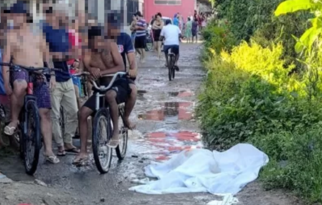 EXECUÇÃO MISTERIOSA: JOVEM DE 18 ANOS É MORTO A TIROS EM PIEDADE, EM PLENA LUZ DO DIA