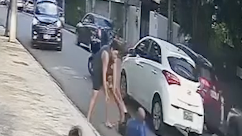 Briga no trânsito vira reconciliação em Casaforte e vídeo viraliza nas redes