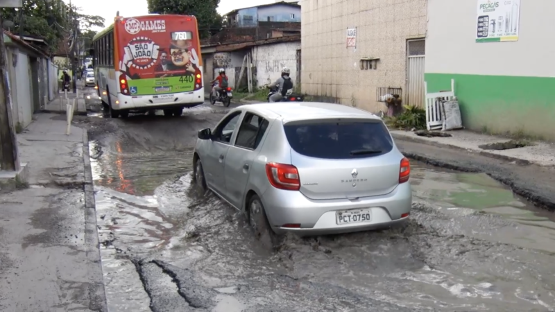 “Buracos da Vergonha”: moradores de Olinda denunciam abandono na Estrada do Passarinho
