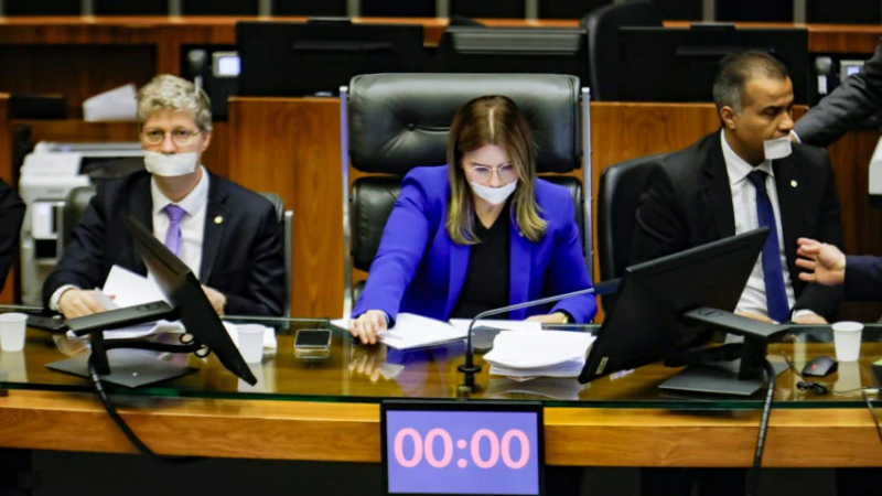 14 DEPUTADOS NA MIRA: CORREGEDOR NOTIFICA ACUSADOS DE INVADIR MESA DIRETORA