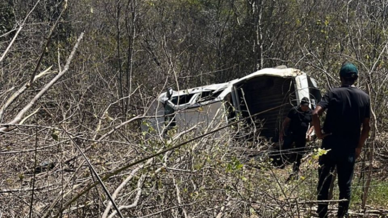 TRÊS MORTOS E DUAS PESSOAS FERIDAS EM GRAVE ACIDENTE NA PE-425