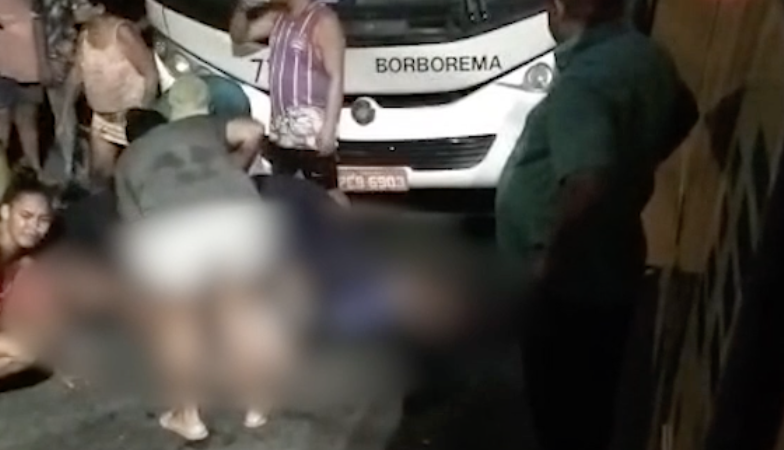 Mais um acidente com jovem pendurado em ônibus
