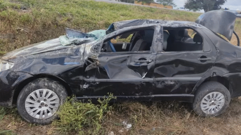 🚨 MOTORISTA MORRE E DUAS PESSOAS FICAM FERIDAS EM CAPOTAMENTO NA BR-423, EM CACHOEIRINHA