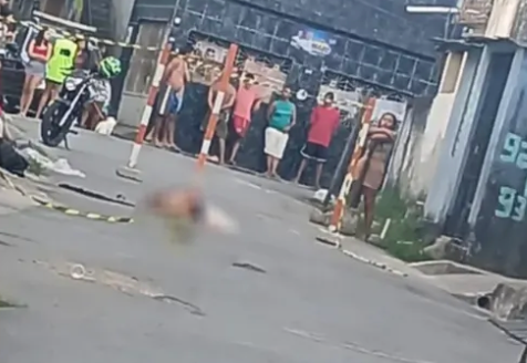EXECUÇÃO NA MADRUGADA: HOMEM É ASSASSINADO A TIROS ENQUANTO SENTAVA EM CALÇADA NO TOTÓ, RECIFE
