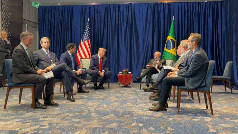 🇺🇸🔥 Trump elogia Bolsonaro e evita polêmica com Lula em encontro na Malásia