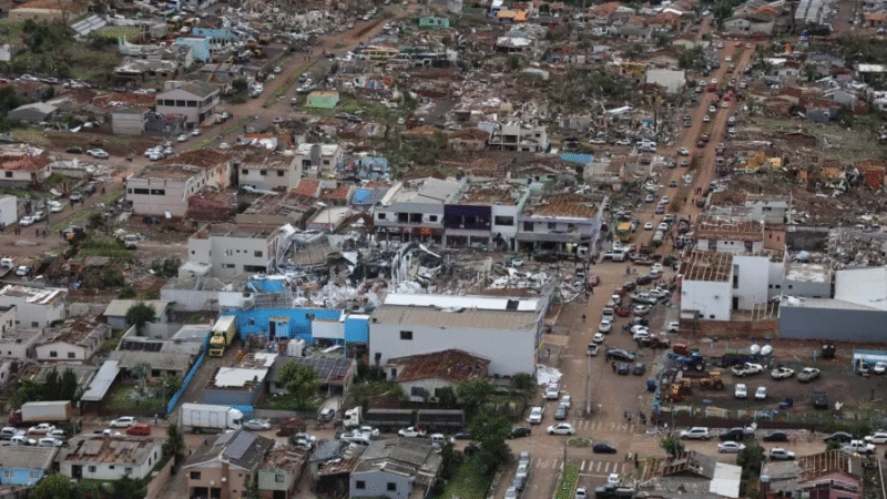 “O DIA EM QUE O VENTO LEVOU TUDO”: RIO BONITO TENTA SE REERGUER APÓS TORNADO DEVASTADOR