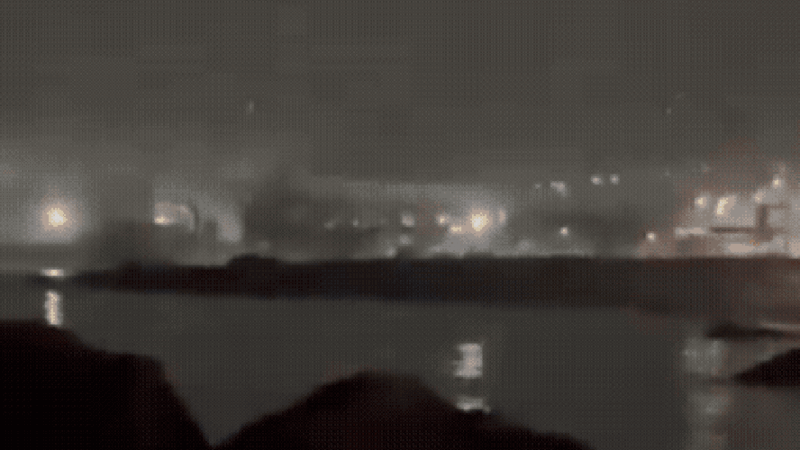 💥 Vídeo mostra explosão em porto de petróleo russo após suposto ataque com míssil ucraniano “Flamingo”