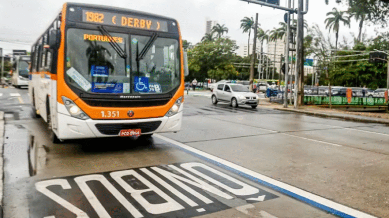 🚍 1 EM CADA 3 ÔNIBUS DO GRANDE RECIFE ESTÁ VELHO, FORA DA VIDA ÚTIL E EM RISCO DE COLAPSO, ALERTA MPPE