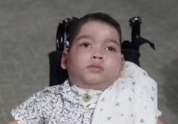 🔥 Menino de 3 anos é declarado morto por hospital, mas permanece vivo por horas sem assistência, denuncia família