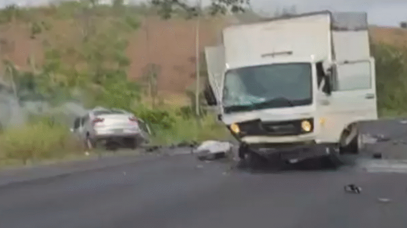 TRAGÉDIA NA PE-60: TRÊS JOVENS MORREM EM VIOLENTA COLISÃO ENTRE BARREIROS E SÃO JOSÉ DA COROA GRANDE