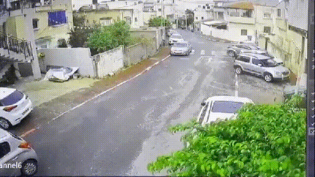 🚨 Israelenses escapam por segundos de míssil em Tel Aviv e carro é destruído: “Foi um milagre”; VÍDEO