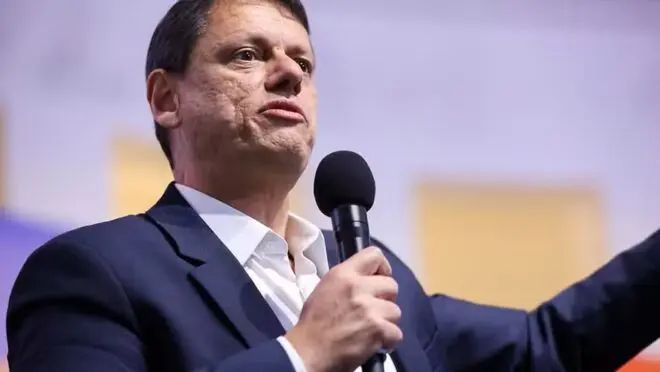 Pesquisa Atlas: Tarcísio lidera em SP, derrota Haddad e pode vencer no 1º turno