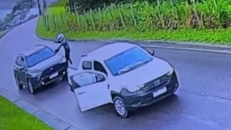 CRIMINOSOS ROUBAM VIATURA DO GOVERNO EM PLENA BR-232, MAS ACABAM PRESOS HORAS DEPOIS NO GRANDE RECIFE