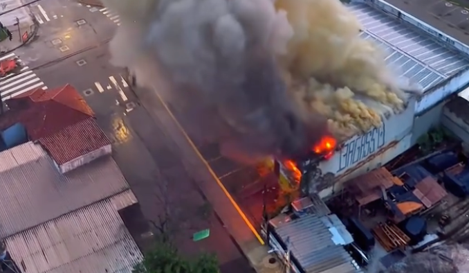 🚨 Incêndio atinge supermercado no Recife após explosão na padaria e assusta moradores; VÍDEO