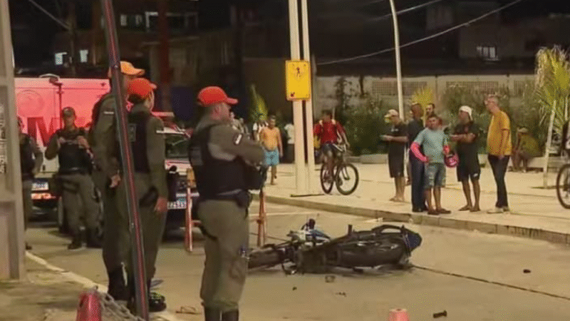 🚨 Mulher morre e homem fica ferido após colisão entre moto e carro no Pina, no Recife