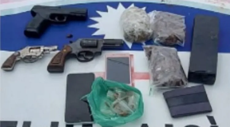 Dois suspeitos morrem em troca de tiros com a Polícia Militar em Moreno; armas e drogas são apreendidas