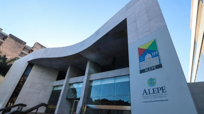 🚨 Escândalo na Alepe: assessor é exonerado após operação que investiga ‘rachadinha’ e desvio milionário