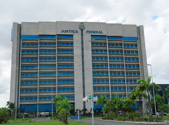 JUSTIÇA MANDA REALIZAR CIRURGIA PARA MULHER TRANS APÓS MAIS DE 10 ANOS DE ESPERA EM PERNAMBUCO