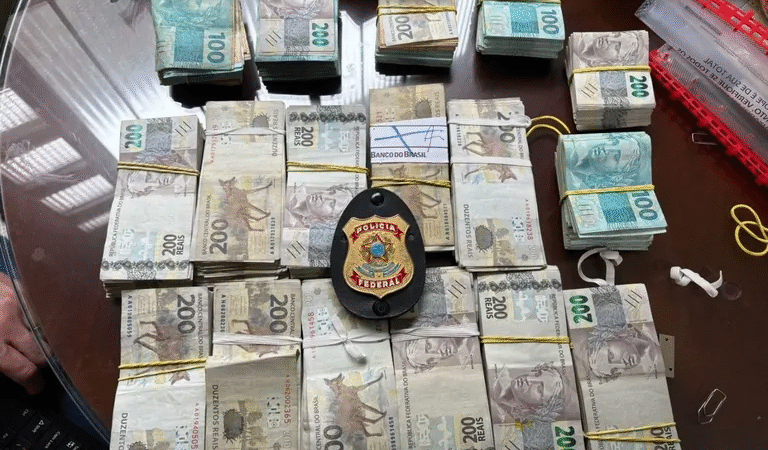 PF ENCONTRA R$ 287 MIL ESCONDIDOS EM SACOS DE LIXO NA CASA DE SERVIDOR DO INSS EM PERNAMBUCO