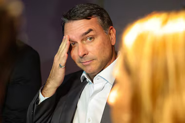 APÓS ÁUDIOS COM VORCARO, FLÁVIO DIZ QUE BOLSONARO MANDOU “FICAR FIRME” E DESCARTA MICHELLE NA DISPUTA PRESIDENCIAL