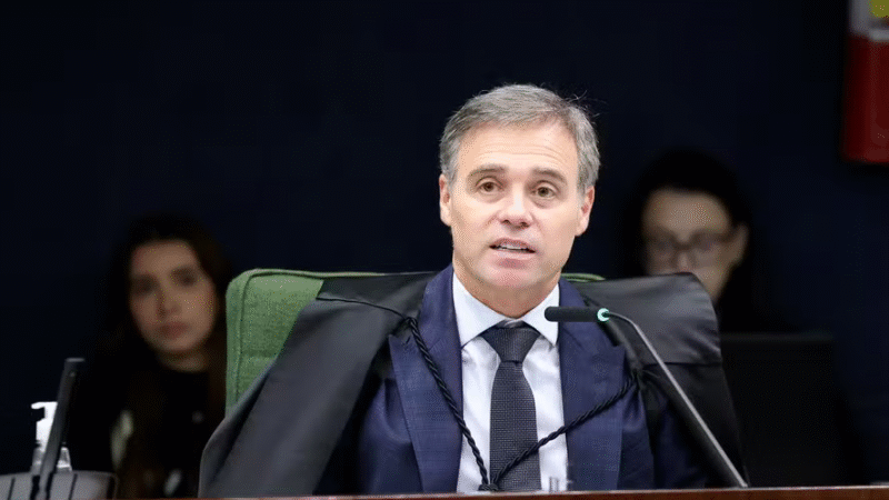 CRISE DOS ÁUDIOS DE VORCARO EXPLODE EM BRASÍLIA E ABALA PRÉ-CAMPANHA DE FLÁVIO BOLSONARO