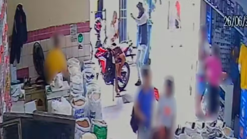 Criminoso invade Mercado de Casa Amarela e atira contra empresário à queima-roupa