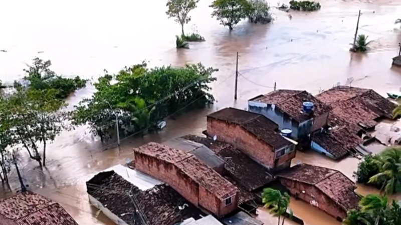 GOIANA VIVE CENÁRIO DE CALAMIDADE: BAIRROS FICAM SUBMERSOS E 500 MORADORES SÃO RETIRADOS DE CASA