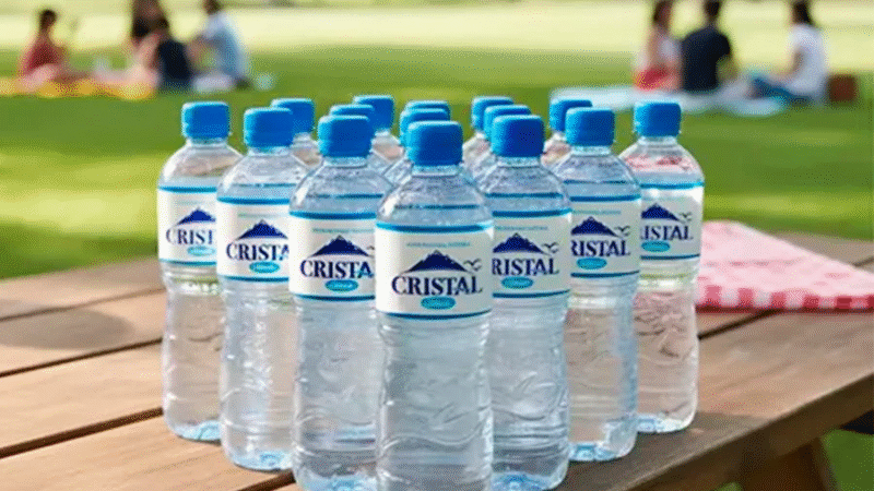 Anvisa manda recolher lote de água Crystal após detectar bactéria; mais de 374 mil garrafas foram distribuídas