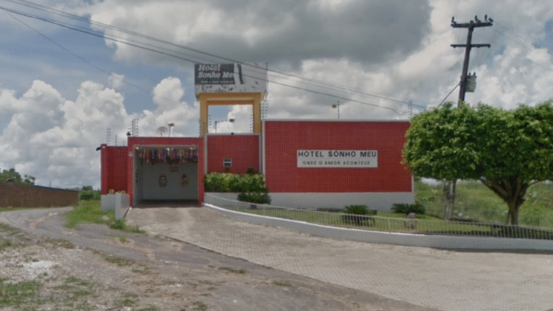 Mulher é morta após ser atacada dentro de motel em Pernambuco; suspeito ateou fogo no quarto para ocultar crime