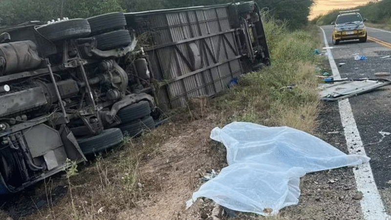 TRAGÉDIA NA ESTRADA: ÔNIBUS COM TIME DE BASQUETE CAPOTA NO CEARÁ E MATA SETE JOVENS ATLETAS