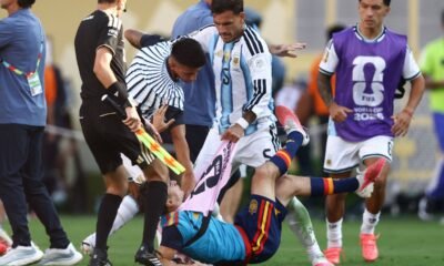 Leandro Paredes durante confusão após a final da Copa do Mundo