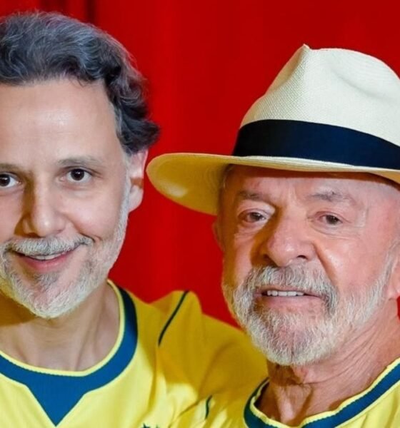 Lula ao lado do advogado Marco Aurélio Carvalho.