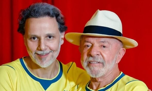 Lula ao lado do advogado Marco Aurélio Carvalho.