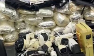 Câmeras e drogas apreendidas pela PM durante a Operação Ponto Cego no Recife