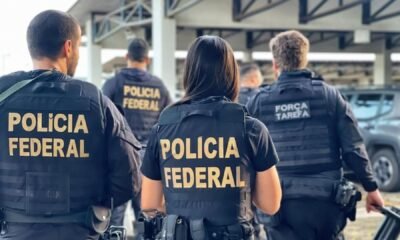 Agentes da Polícia Federal durante operação